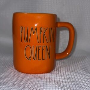 NWOT Rae Dunn mug “Pumpkin Queen”